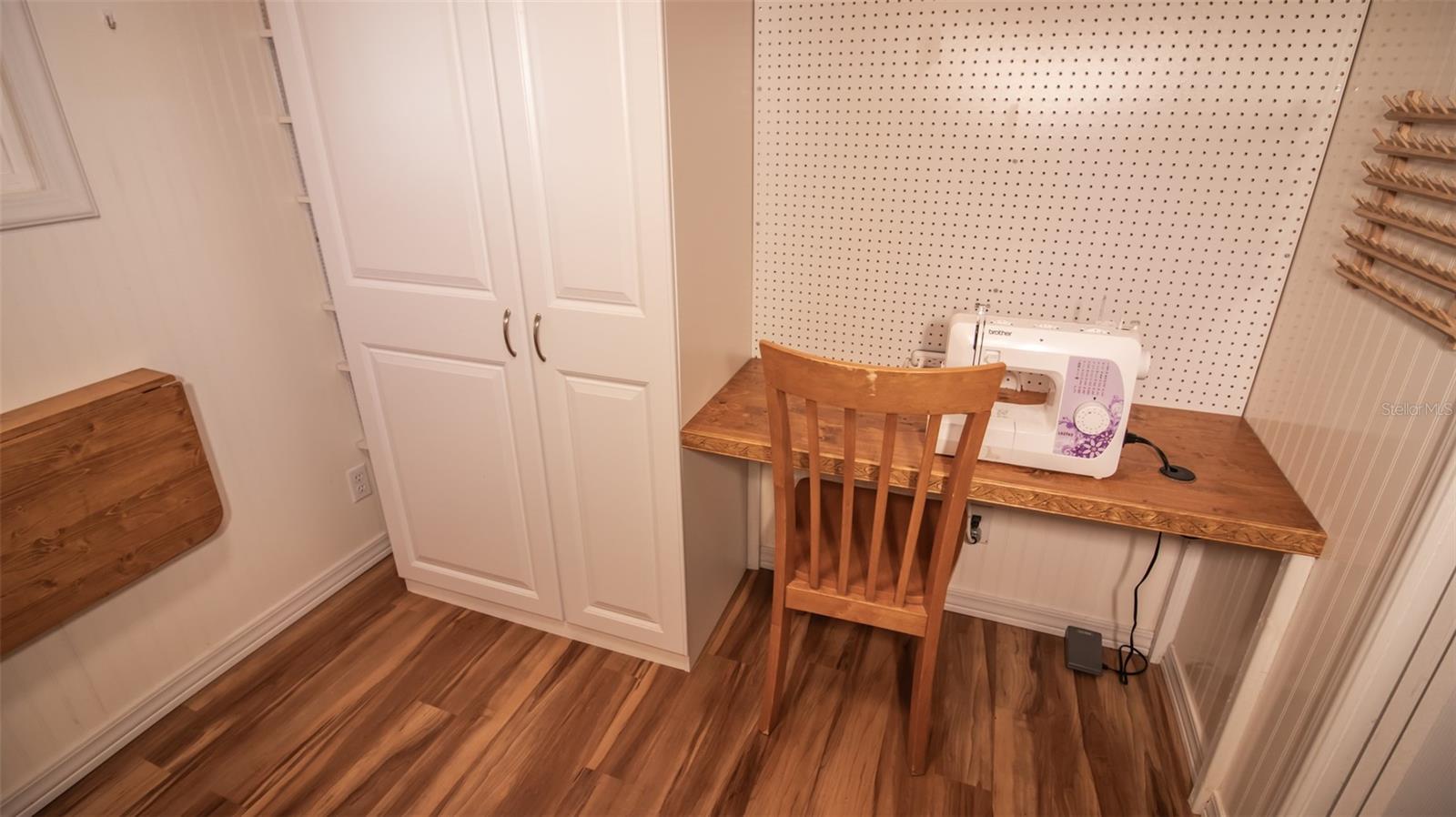 Image 12 of 33 For 7915 Breezy Point Road W