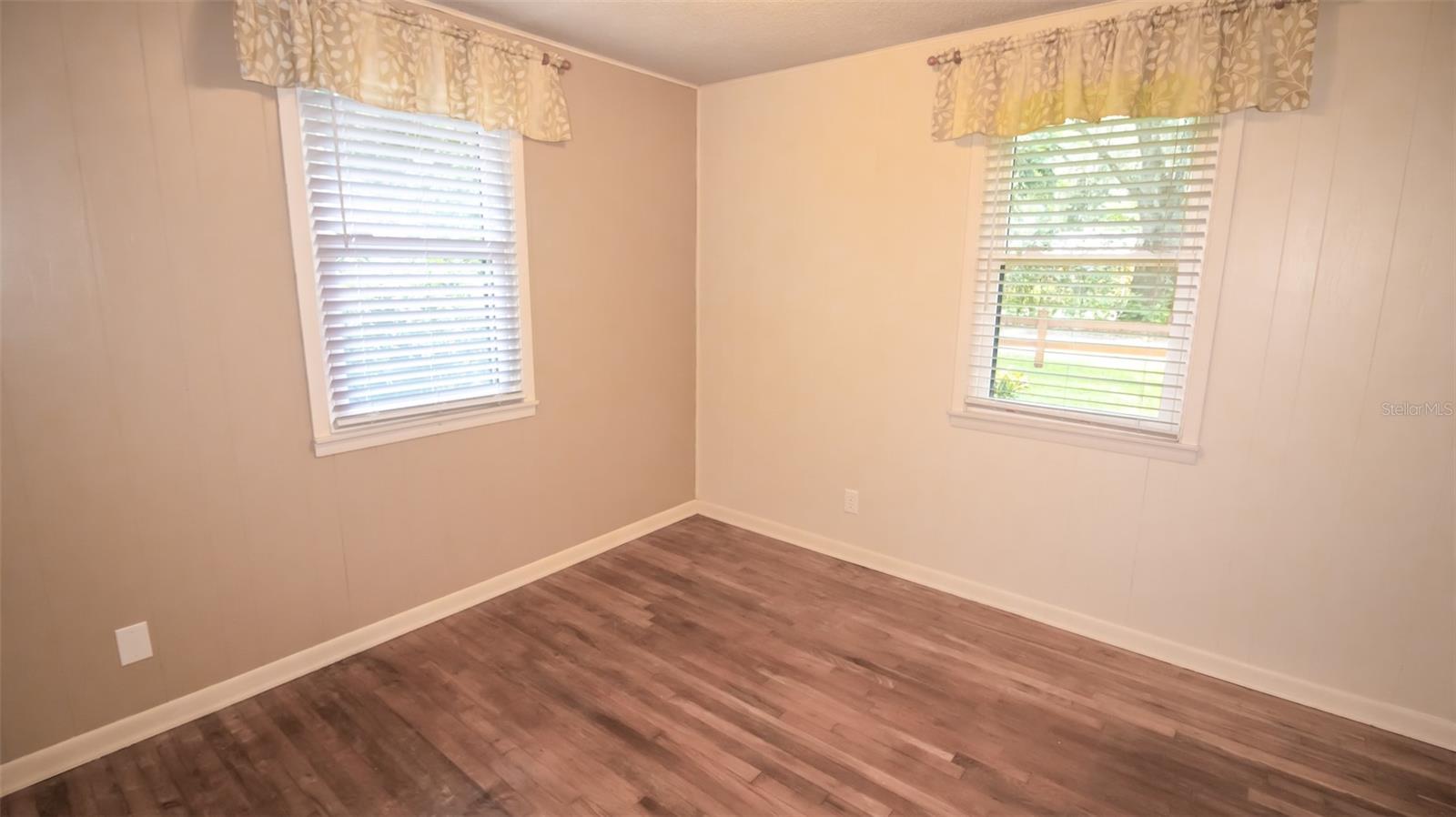 Image 17 of 33 For 7915 Breezy Point Road W