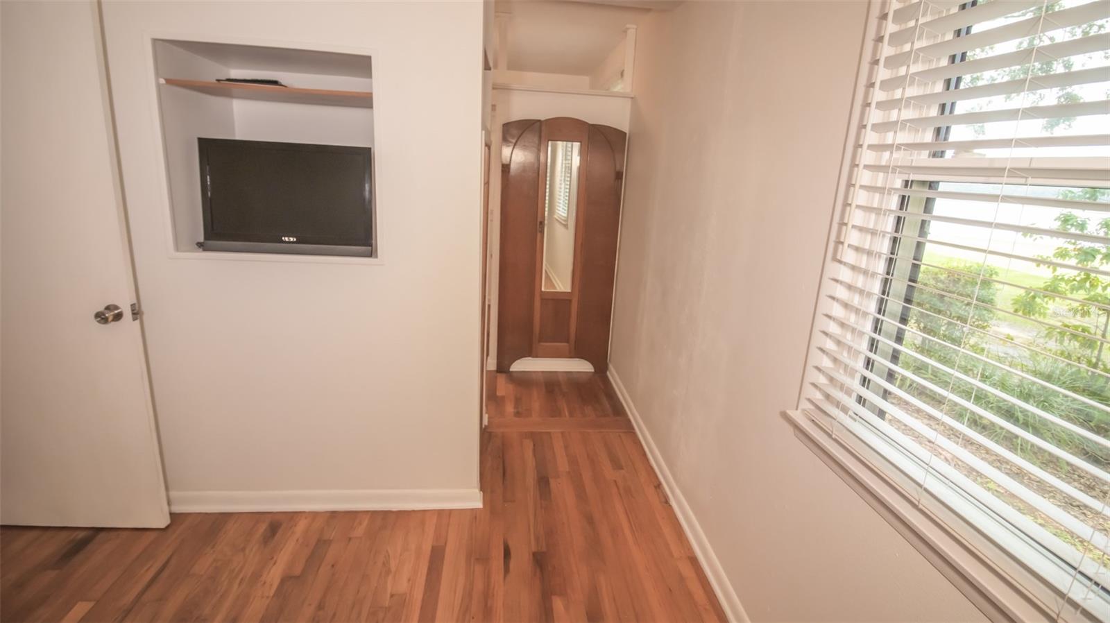 Image 21 of 33 For 7915 Breezy Point Road W