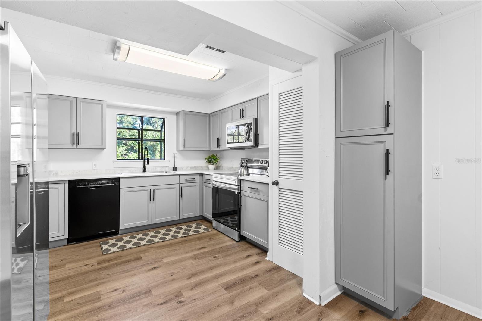 Image 10 of 47 For 17081 139th Avenue