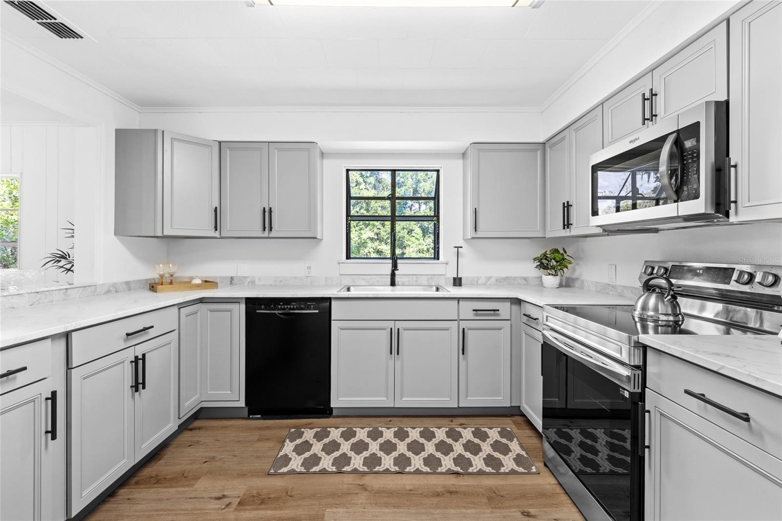 Image 11 of 47 For 17081 139th Avenue