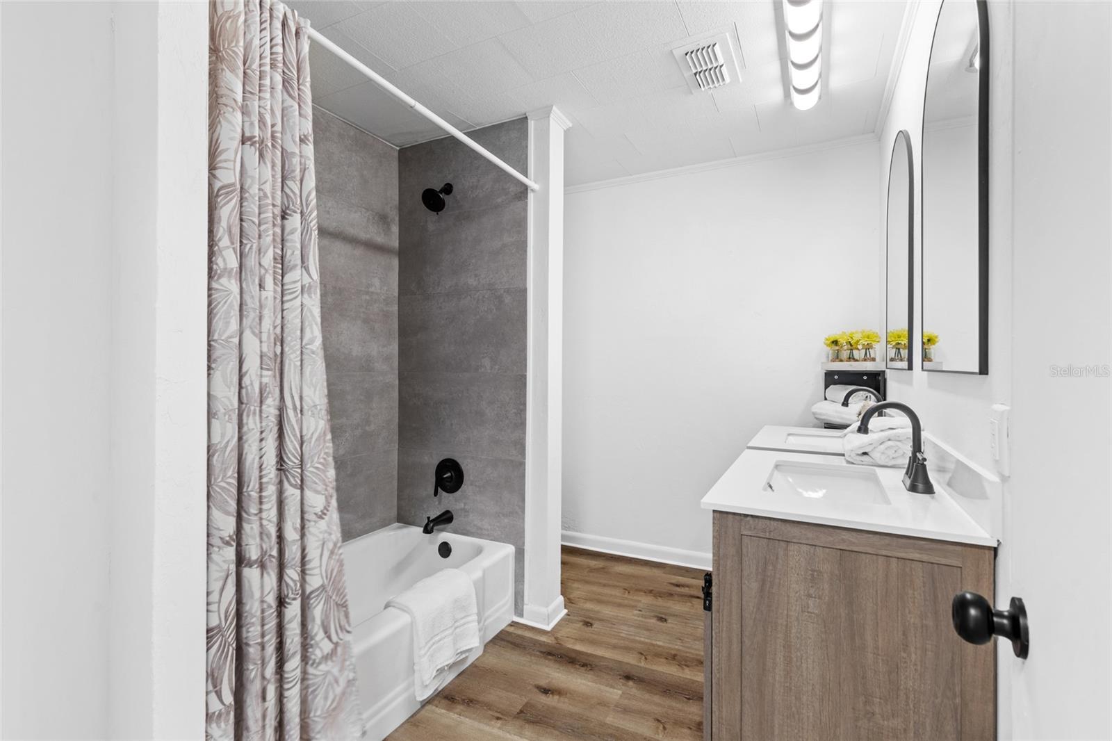 Image 18 of 47 For 17081 139th Avenue