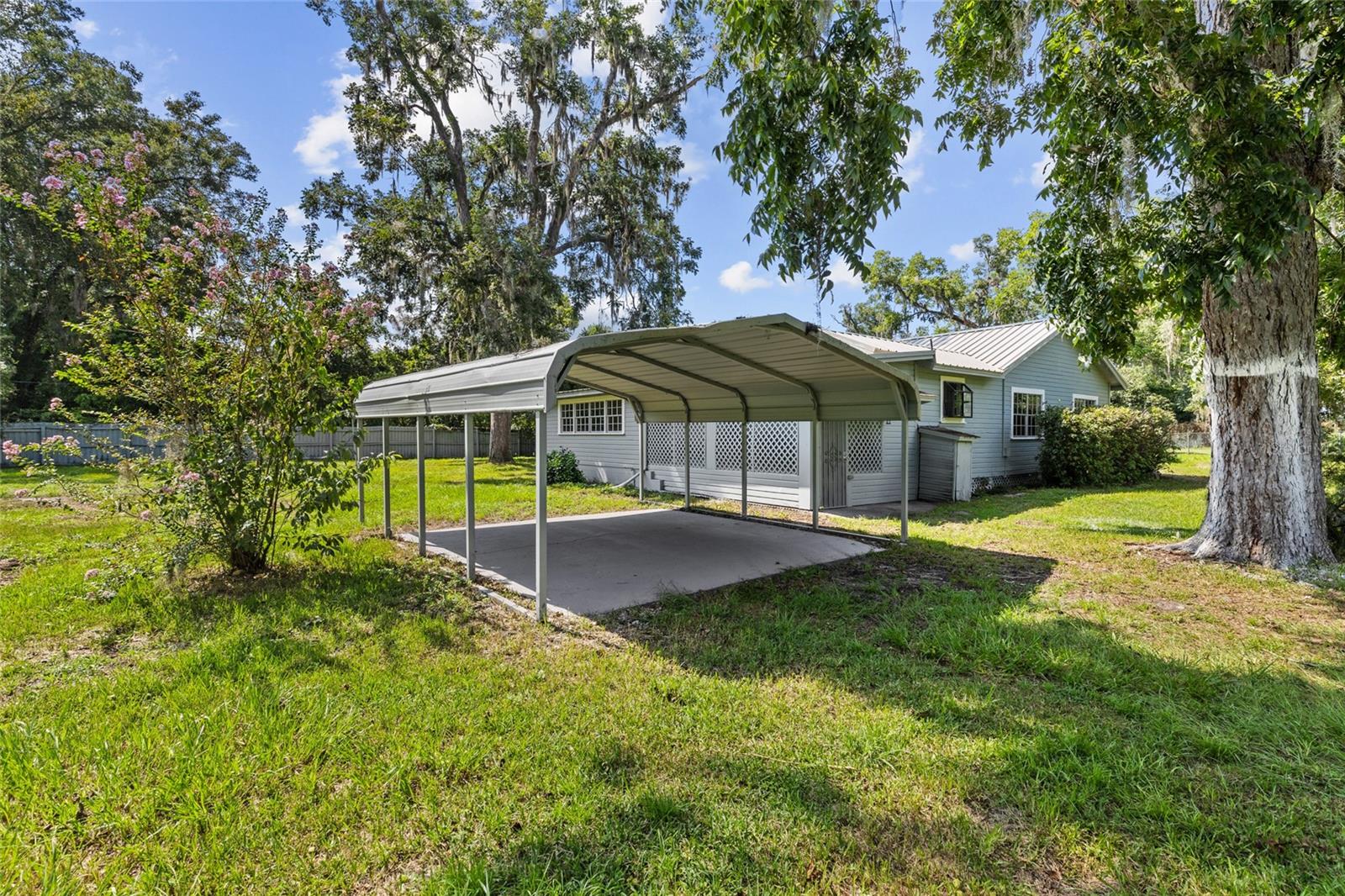 Image 33 of 47 For 17081 139th Avenue