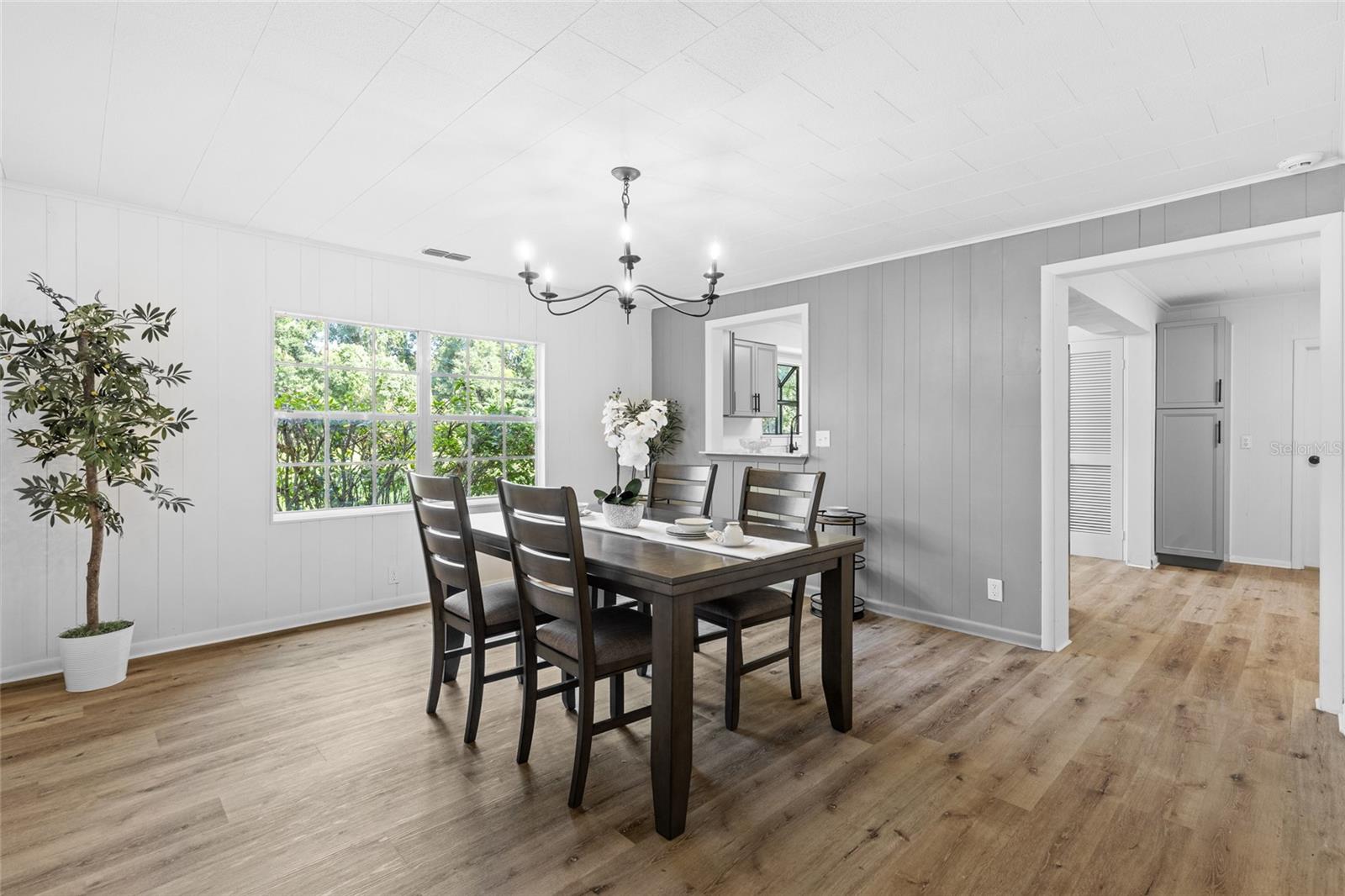 Image 8 of 47 For 17081 139th Avenue