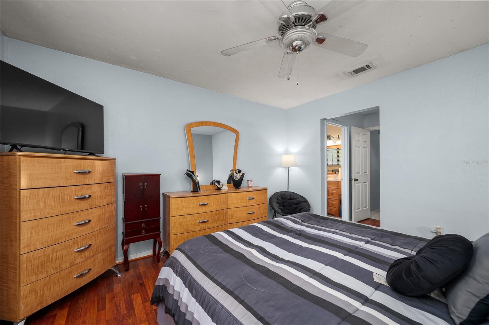 Image 18 of 37 For 921 57th Drive