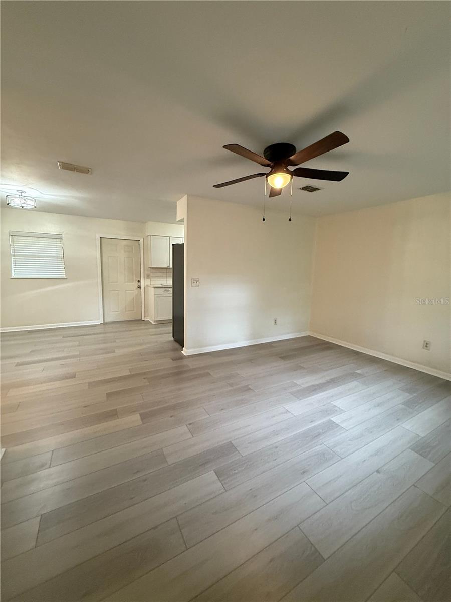 Image 4 of 40 For 15615 138th Drive