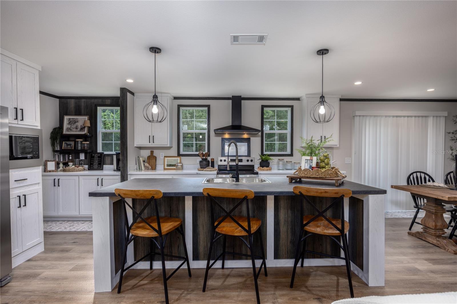 Image 22 of 35 For 549 Hawaii Terrace