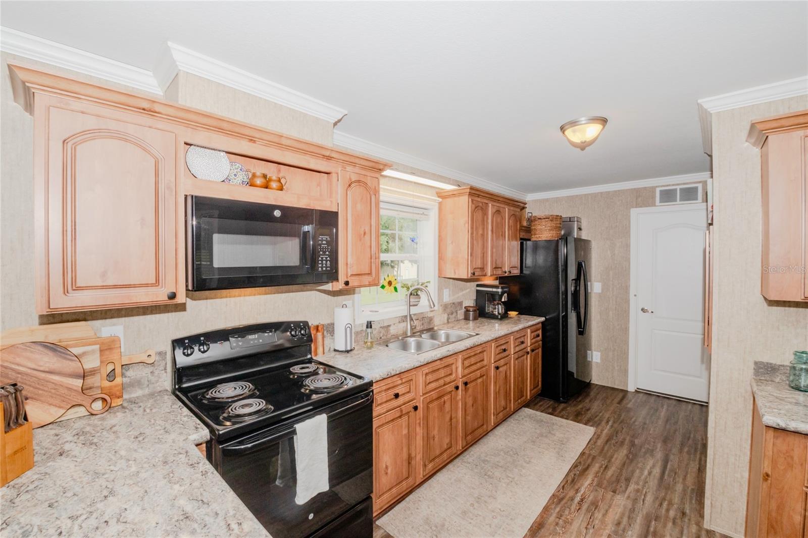Image 23 of 39 For 950 Jordan Street