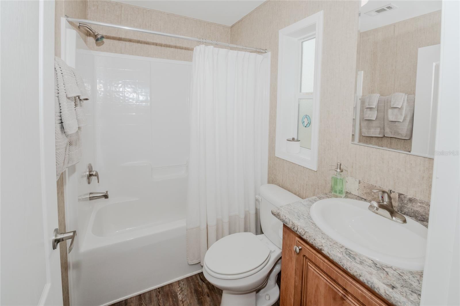 Image 33 of 39 For 950 Jordan Street