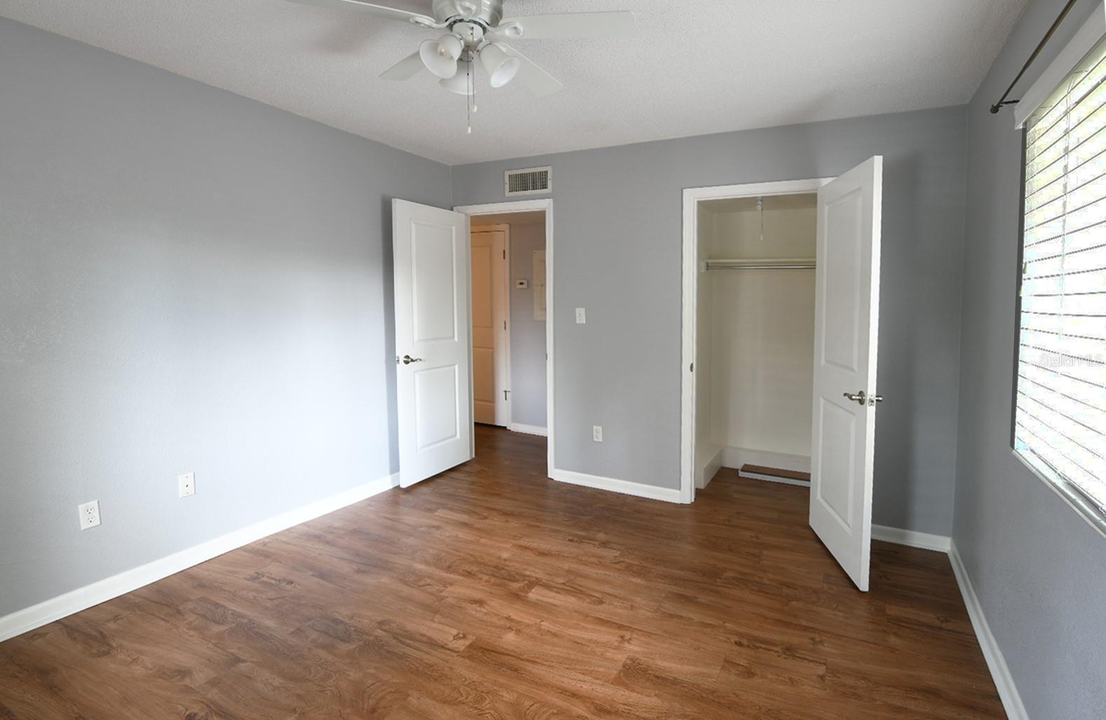 Image 12 of 21 For 507 39th Road 215