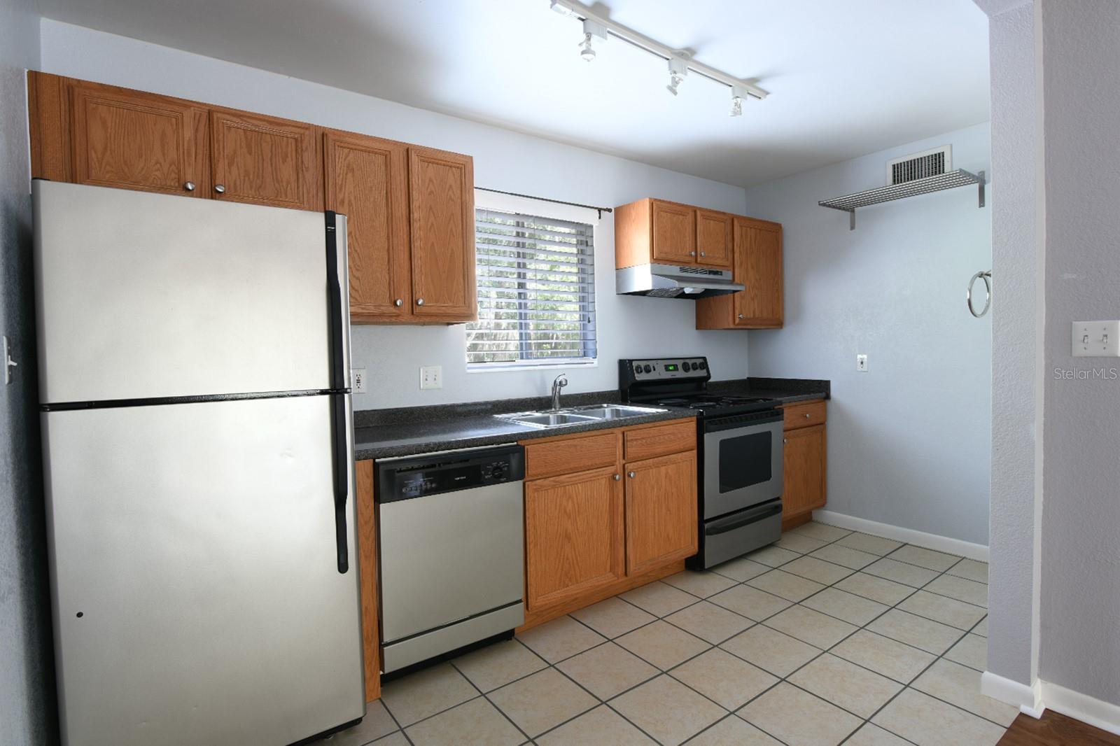 Image 6 of 21 For 507 39th Road 215