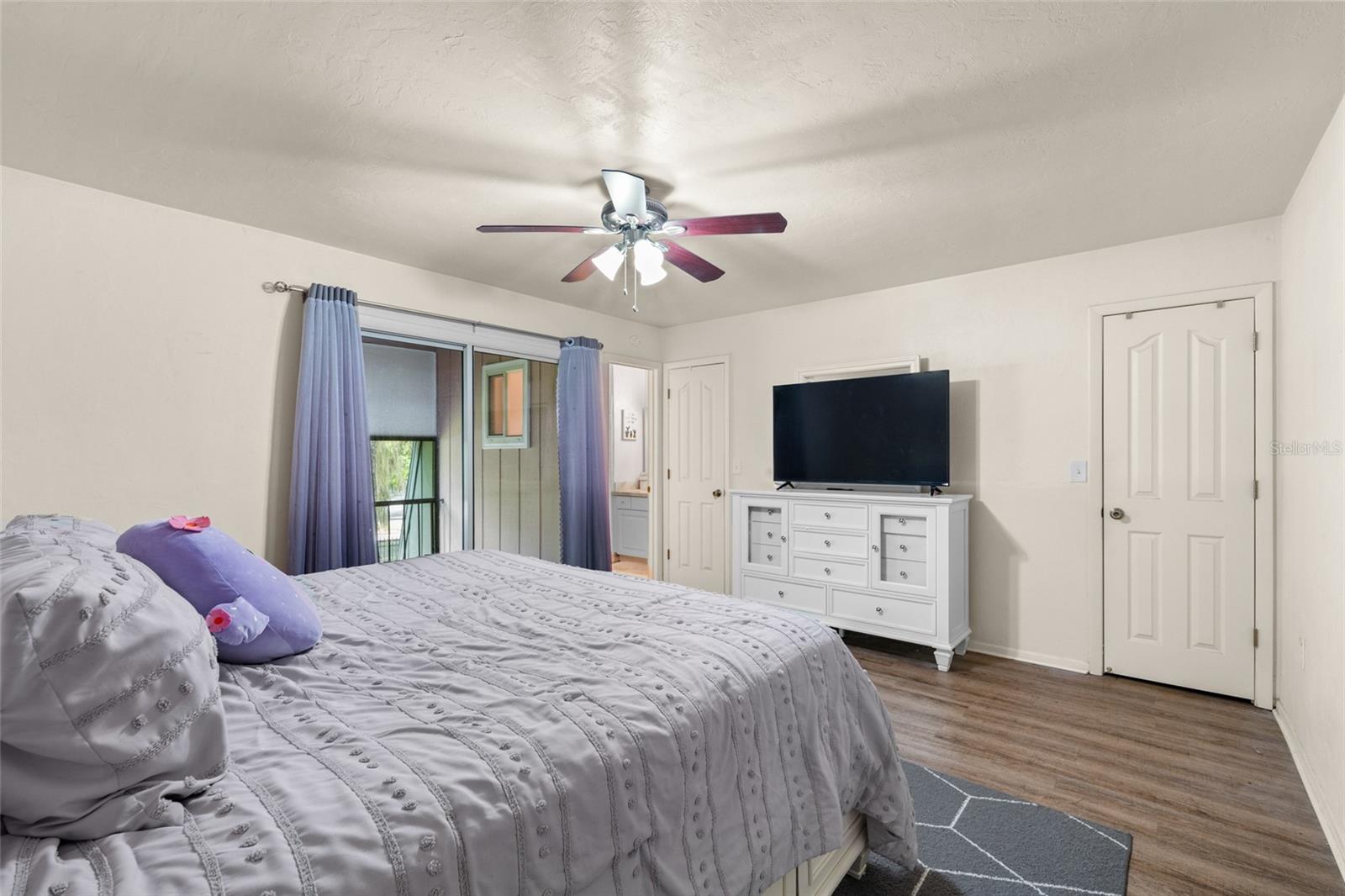 Image 21 of 33 For 501 75th Street F13