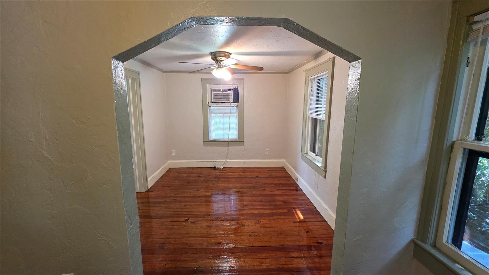 Image 4 of 10 For 1317 7th Avenue