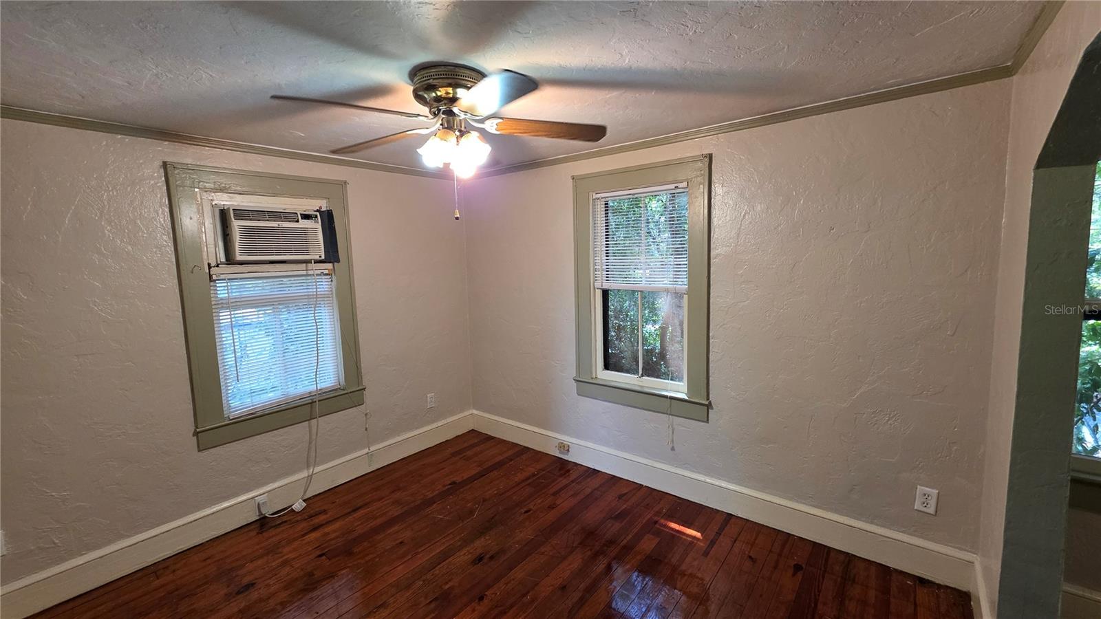 Image 6 of 10 For 1317 7th Avenue