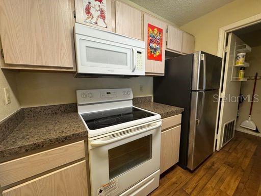 Image 3 of 8 For 3705 27th Street 713