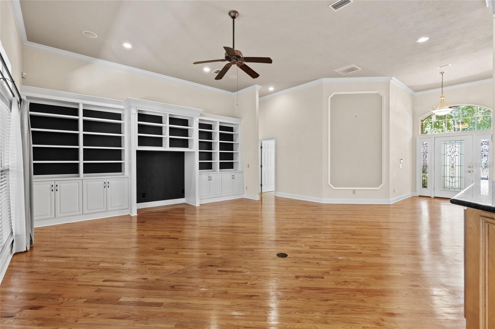 Image 3 of 42 For 6217 52nd Lane