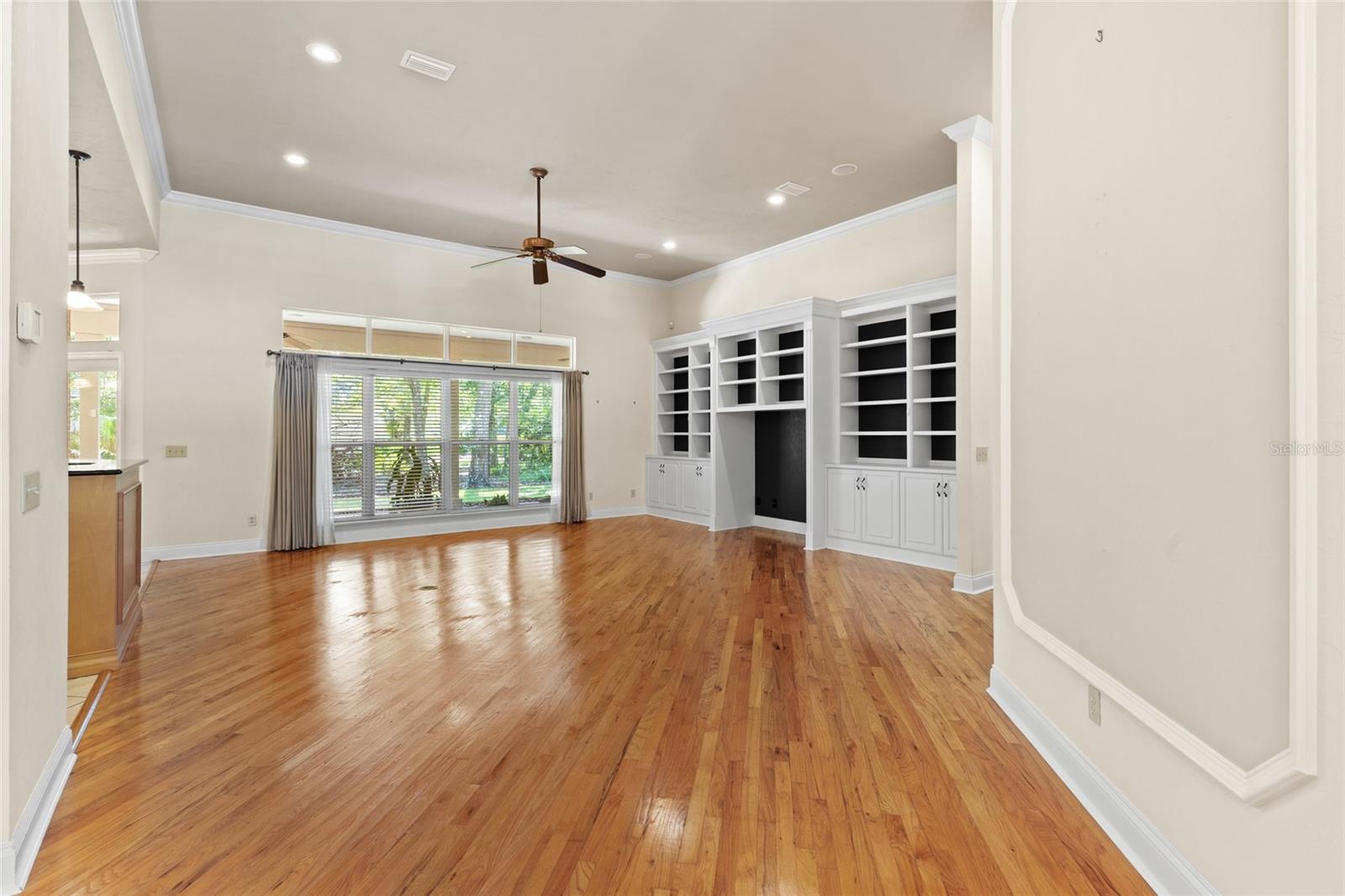 Image 8 of 42 For 6217 52nd Lane
