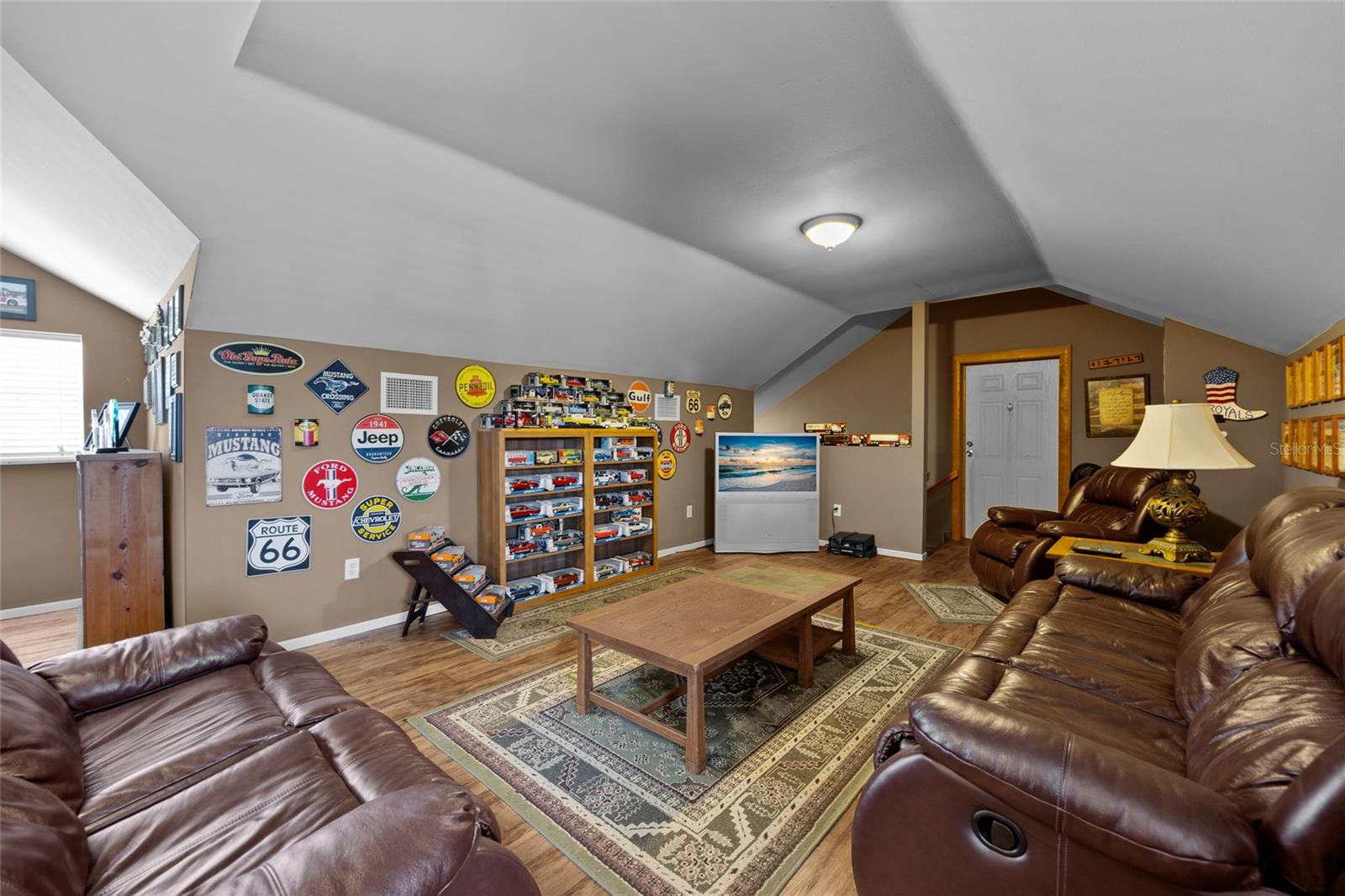 Image 49 of 75 For 550 Gabriel Place