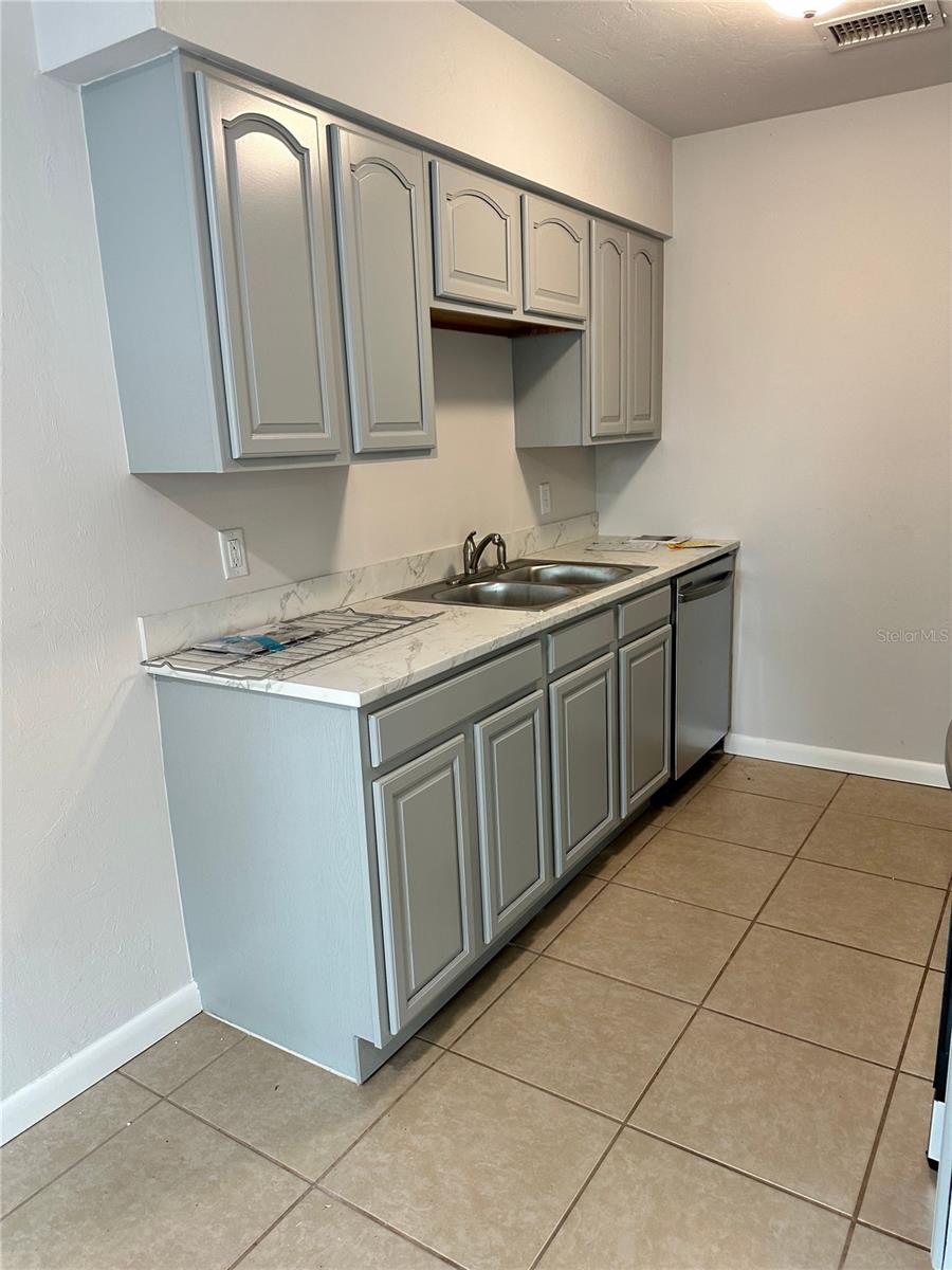 Image 2 of 14 For 2220 39th Way C