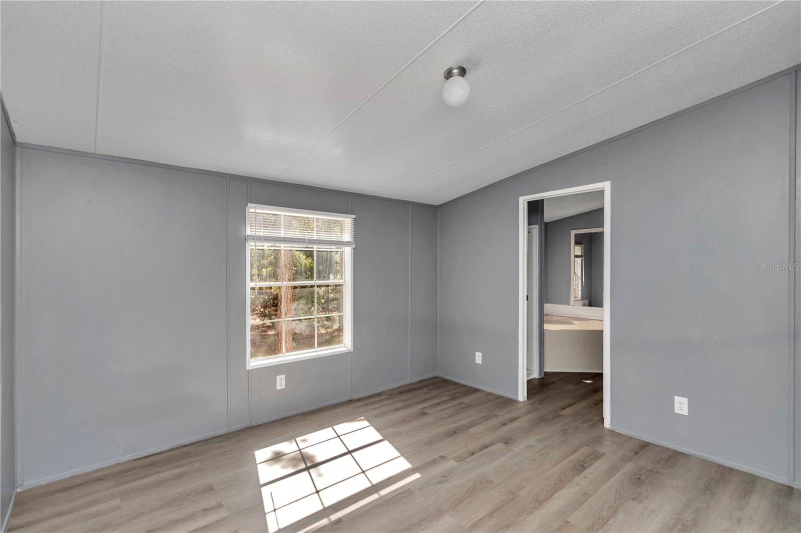 Image 17 of 33 For 6639 94th Avenue