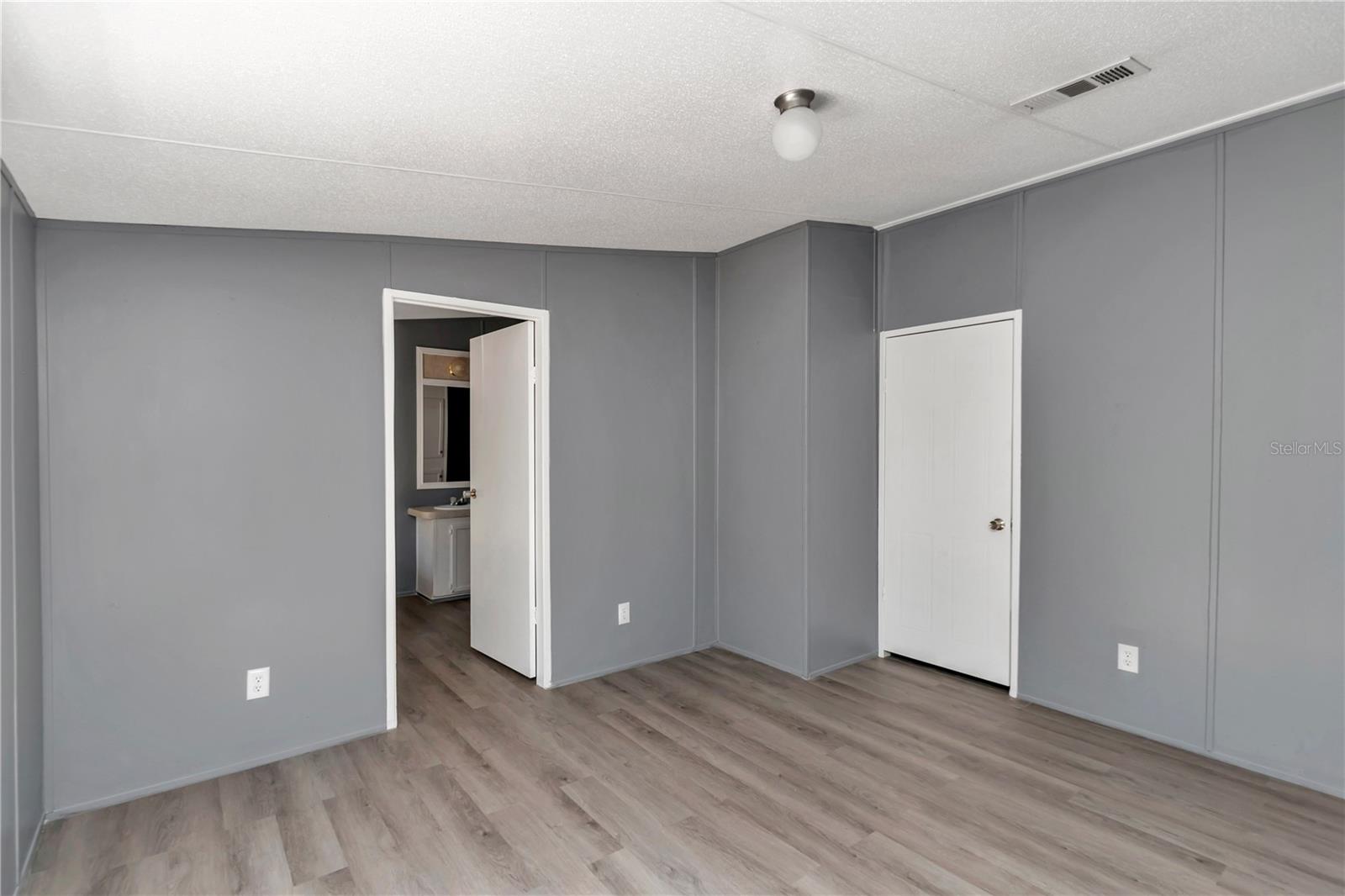 Image 18 of 33 For 6639 94th Avenue