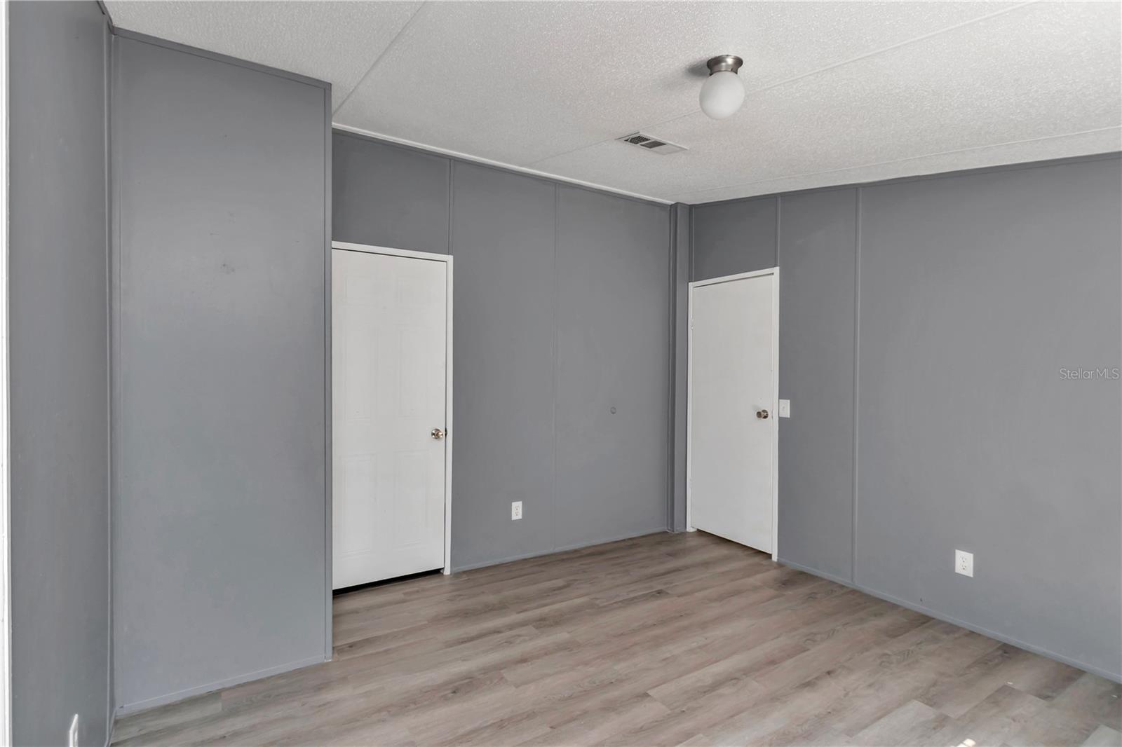 Image 19 of 33 For 6639 94th Avenue