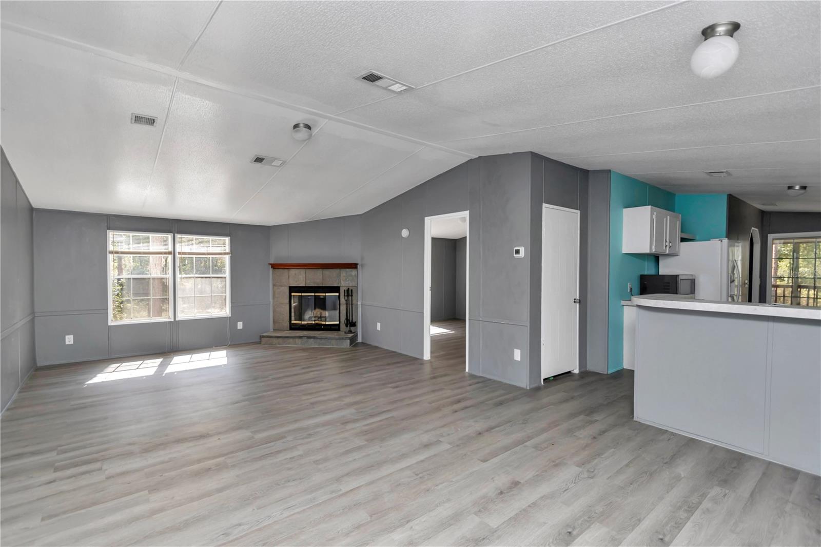 Image 6 of 33 For 6639 94th Avenue