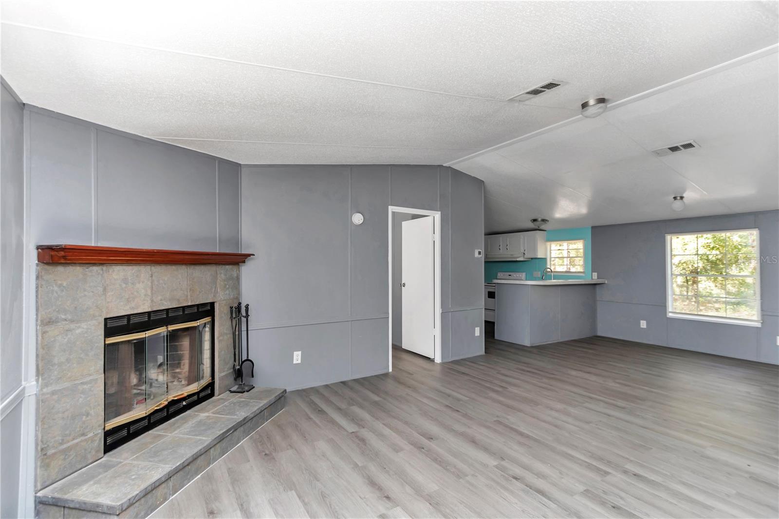 Image 8 of 33 For 6639 94th Avenue