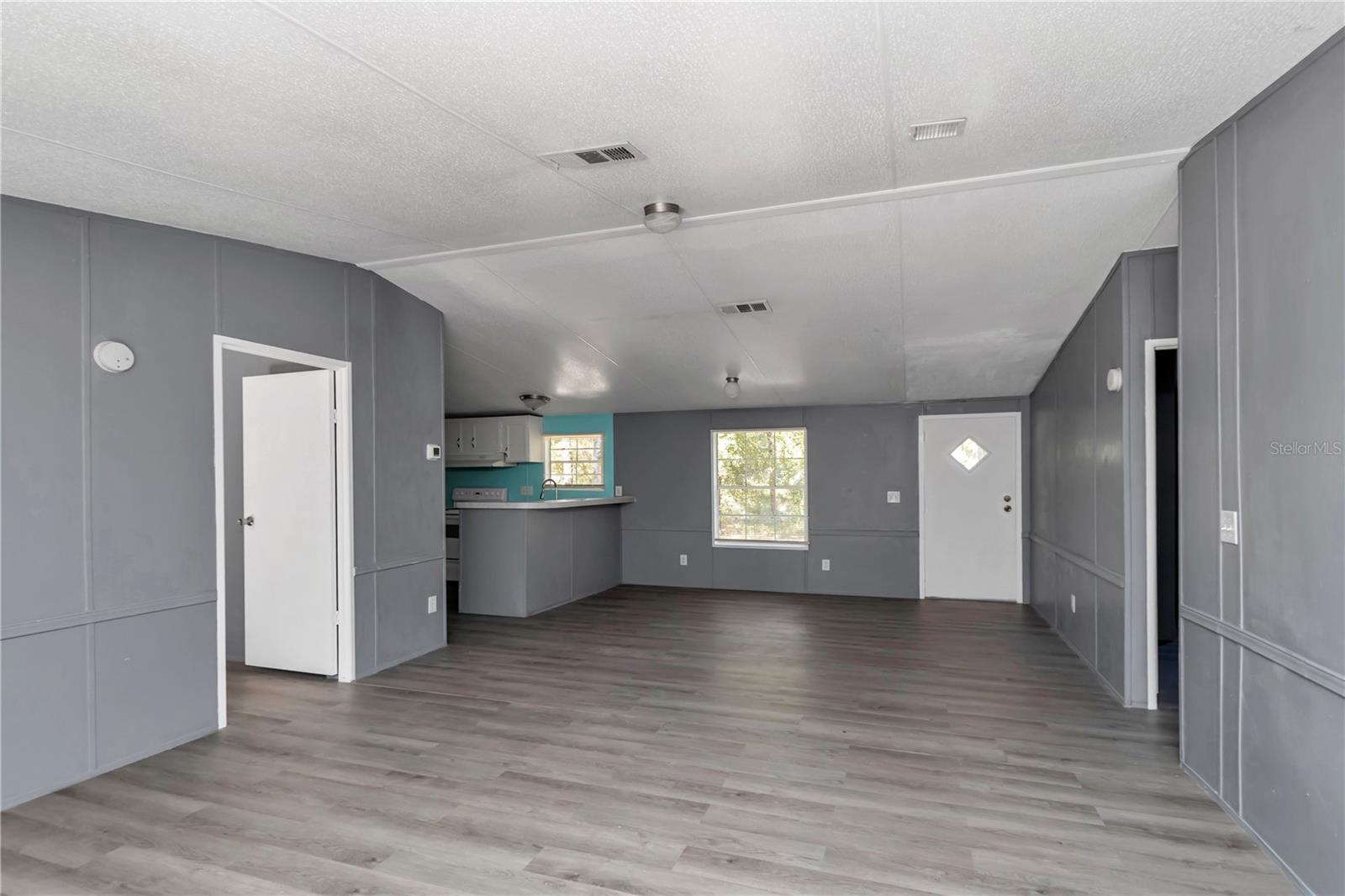 Image 9 of 33 For 6639 94th Avenue