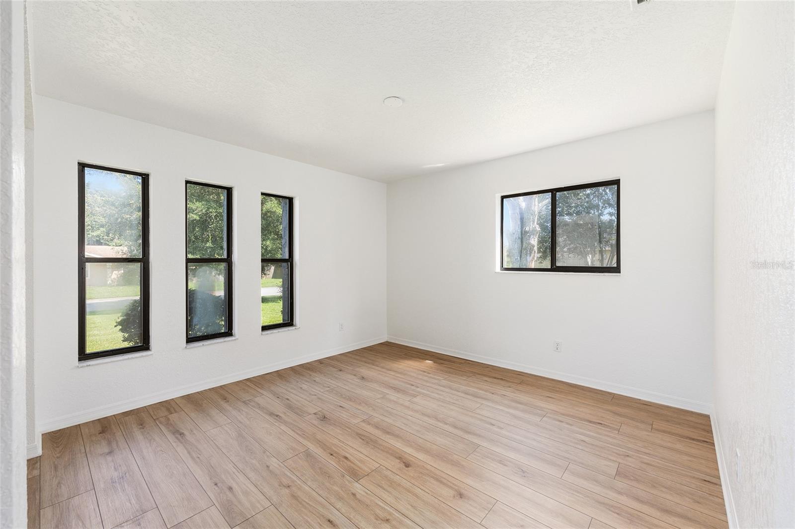 Image 18 of 26 For 10690 44th Terrace