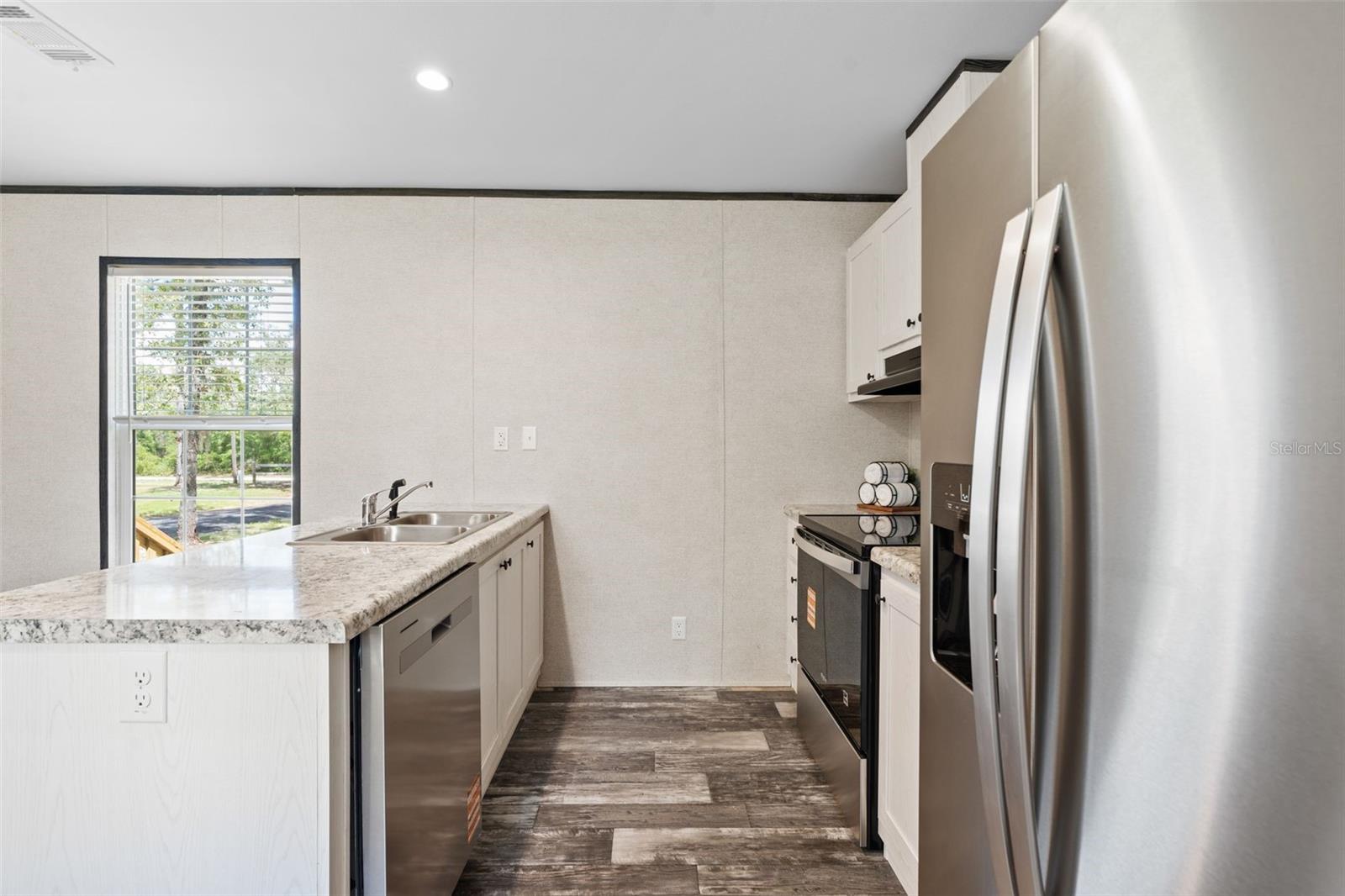 Image 8 of 24 For 5350 108 Terrace