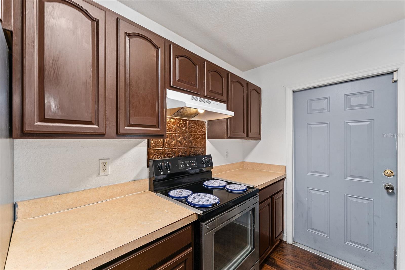 Image 19 of 68 For 737 18th Street