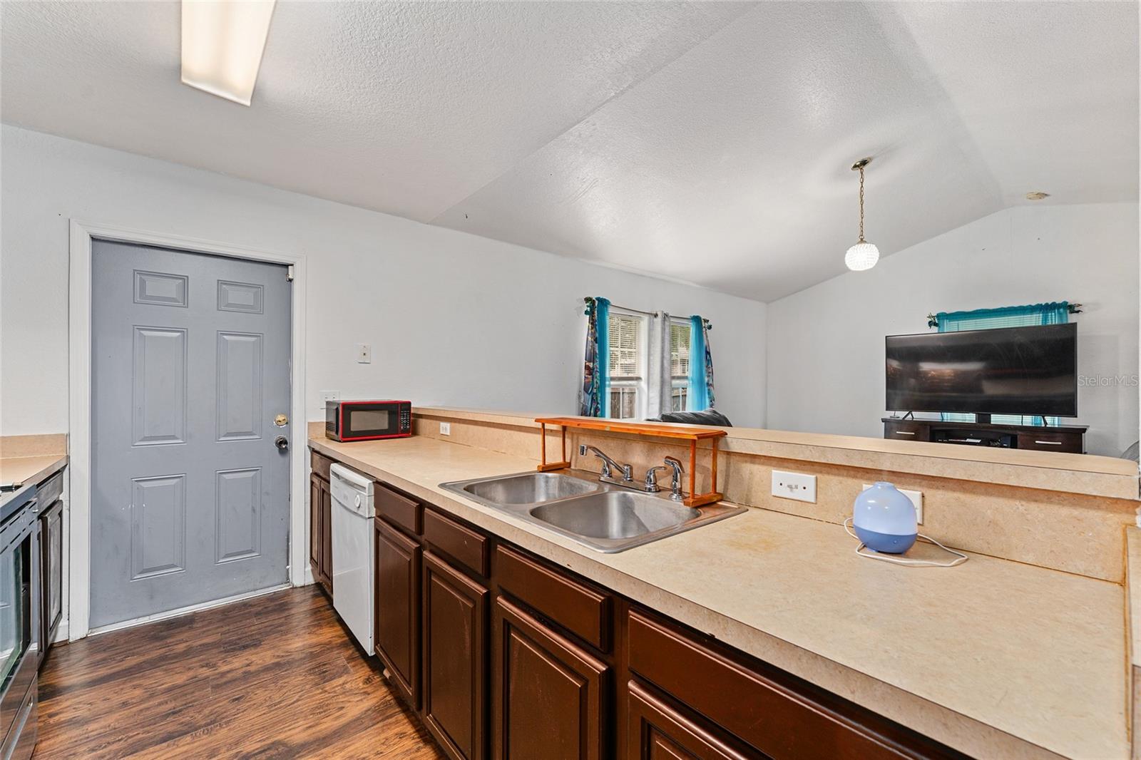Image 22 of 68 For 737 18th Street