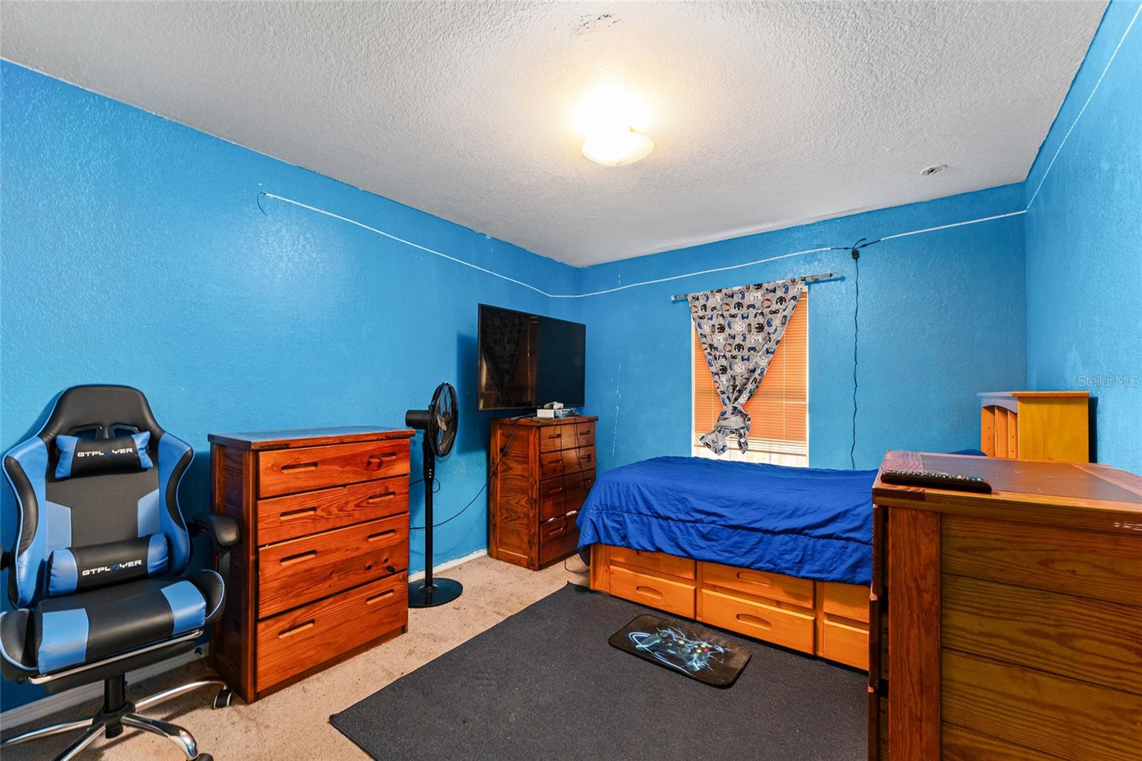 Image 27 of 68 For 737 18th Street