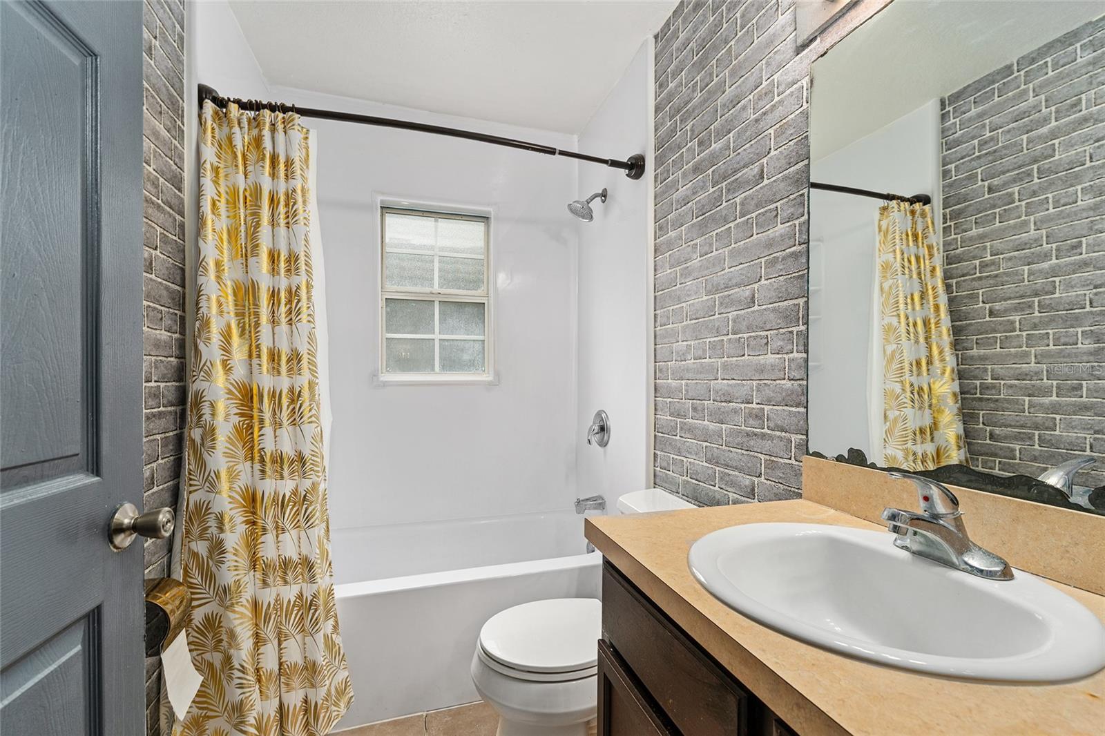 Image 33 of 68 For 737 18th Street