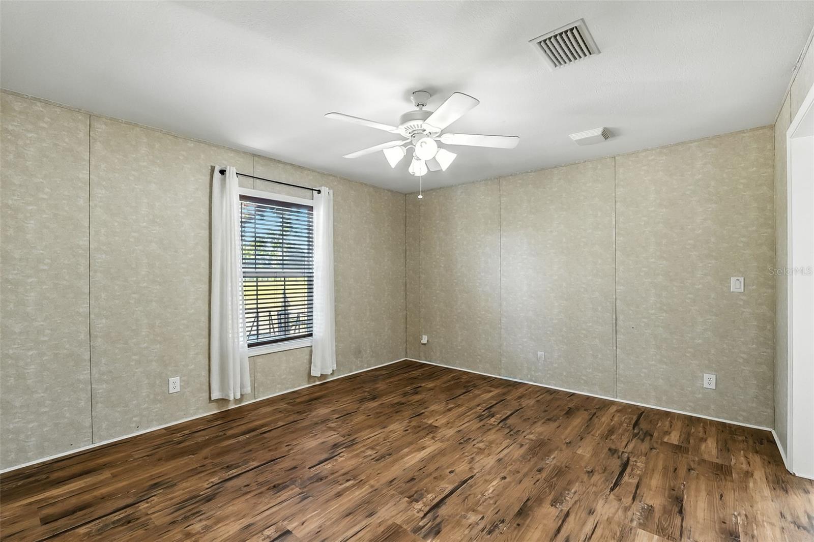 Image 19 of 45 For 699 57th Court Road