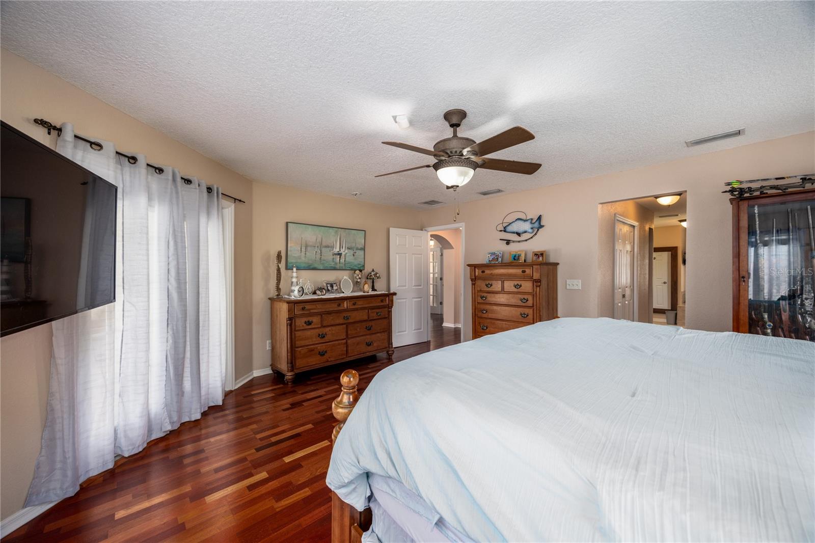 Image 27 of 71 For 8864 Shores Place