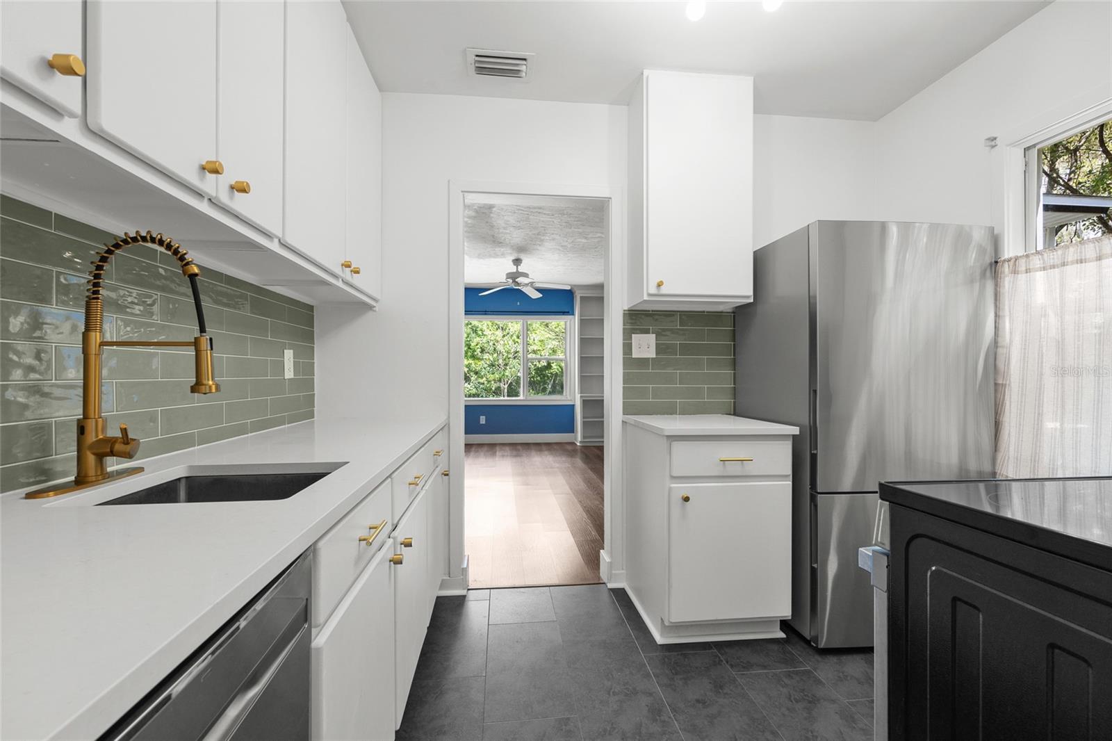 Image 21 of 34 For 1019 24th Avenue