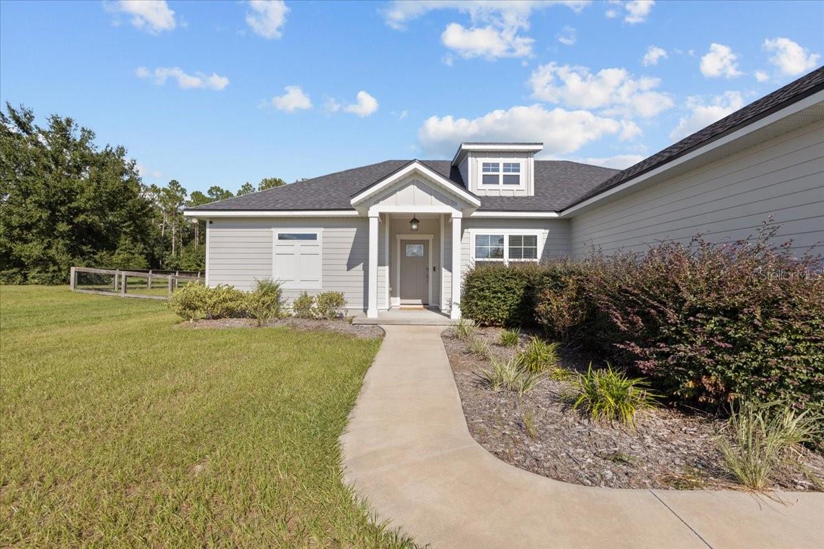 Image 4 of 50 For 335 Arrowbend Drive