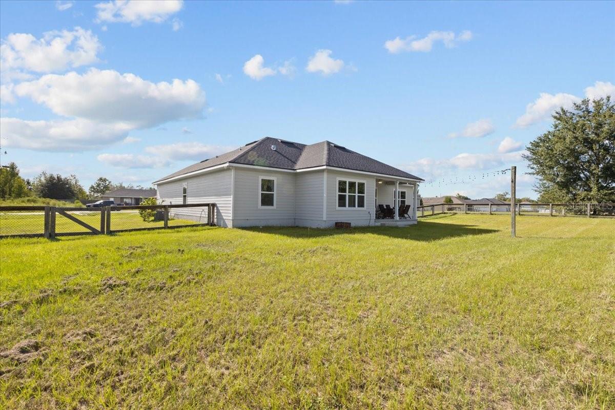 Image 7 of 50 For 335 Arrowbend Drive