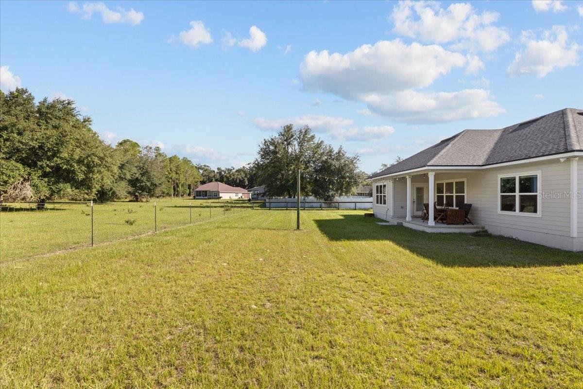Image 8 of 50 For 335 Arrowbend Drive