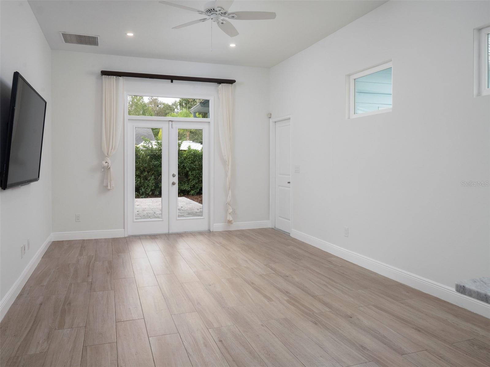 Image 12 of 32 For 1116 50th Drive
