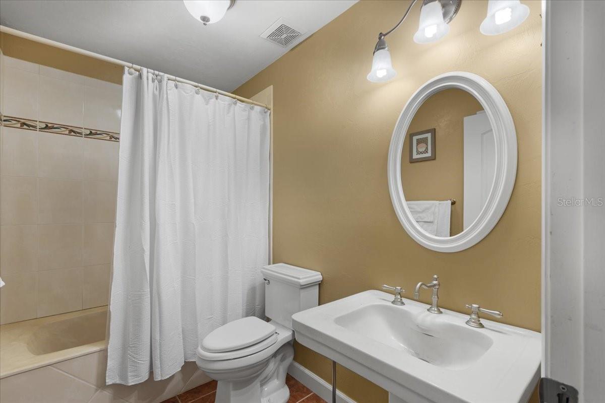 Image 18 of 77 For 4700 55th Avenue