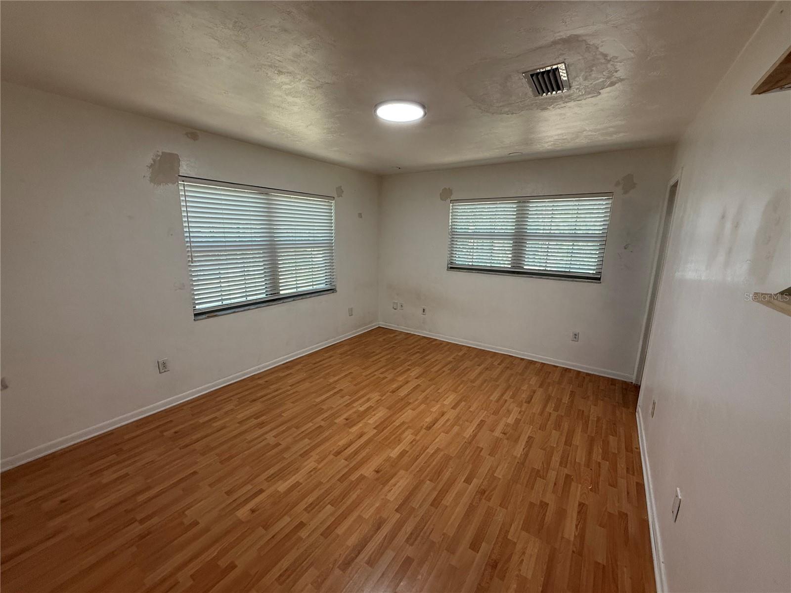 Image 3 of 15 For 5 28th Terrace
