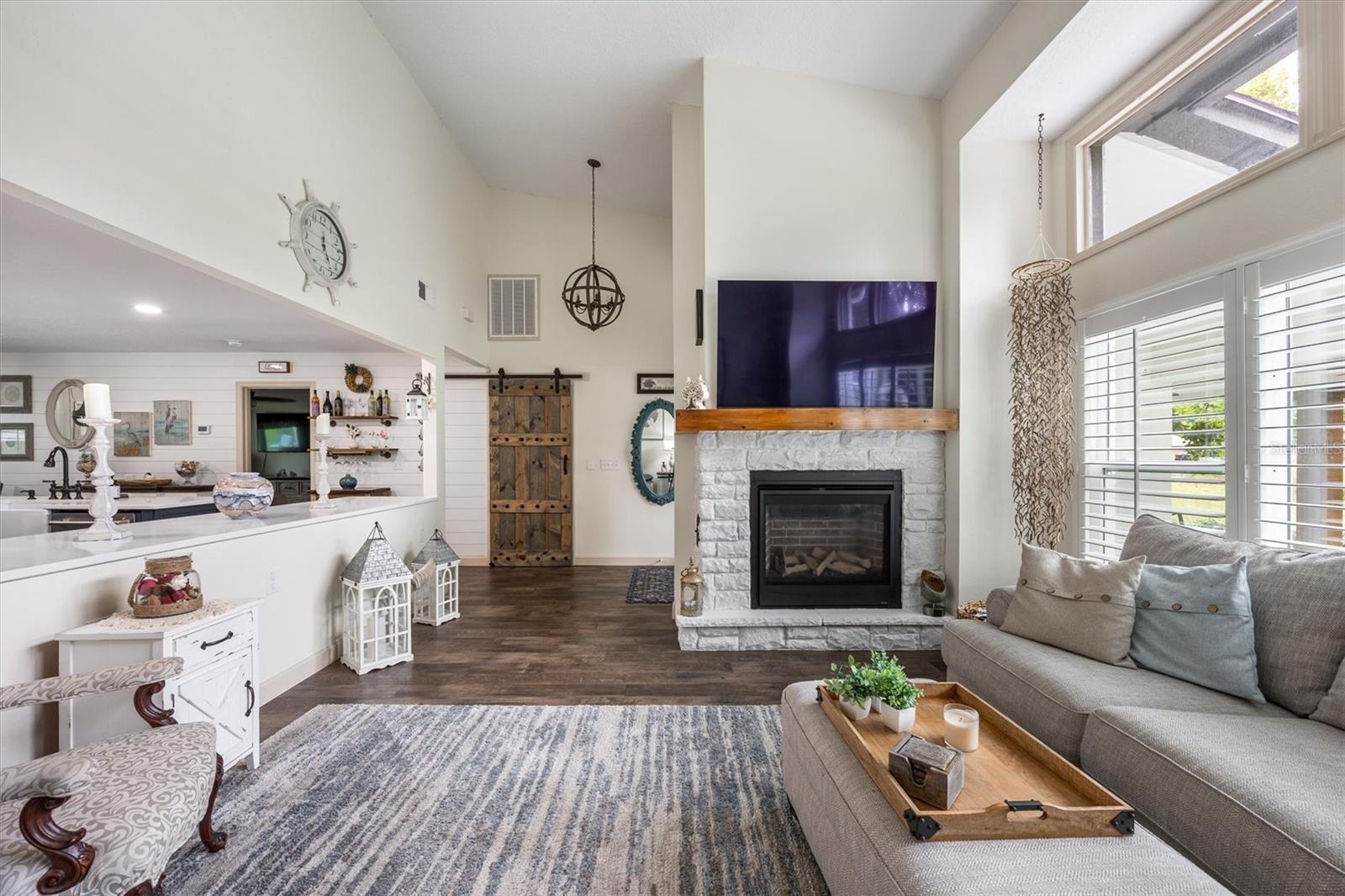 Listing photo id 16 for 1534 Frontier Drive