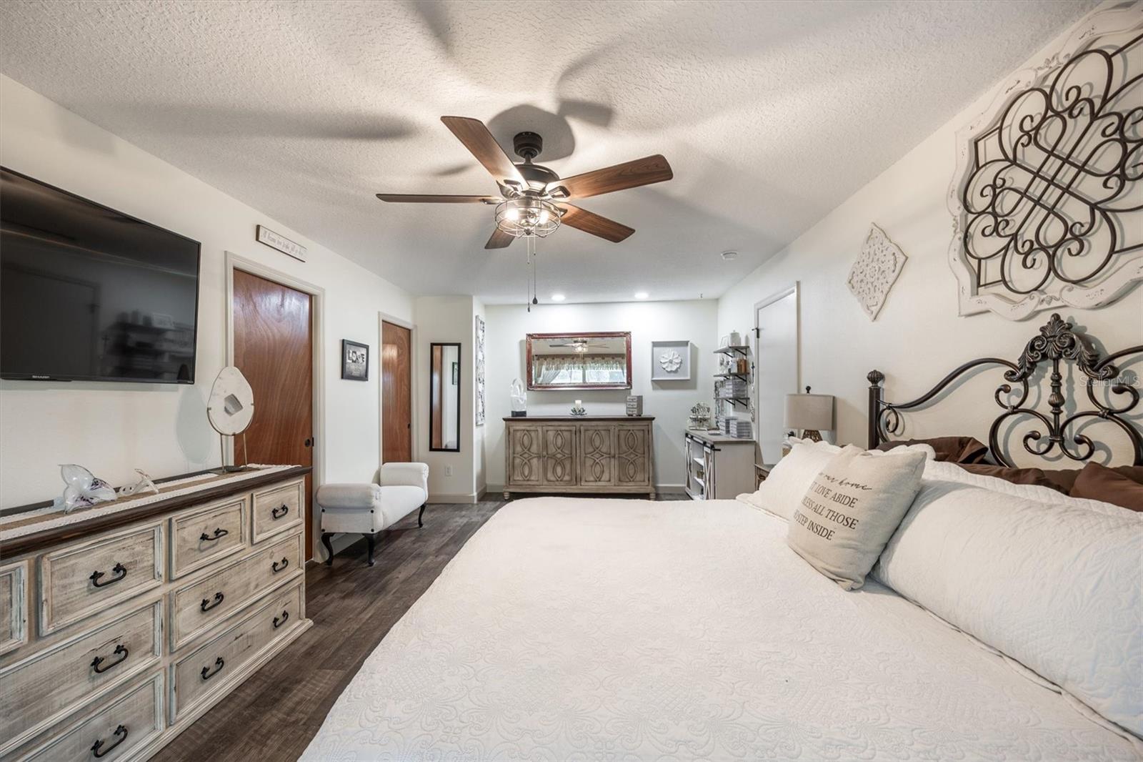 Listing photo id 18 for 1534 Frontier Drive