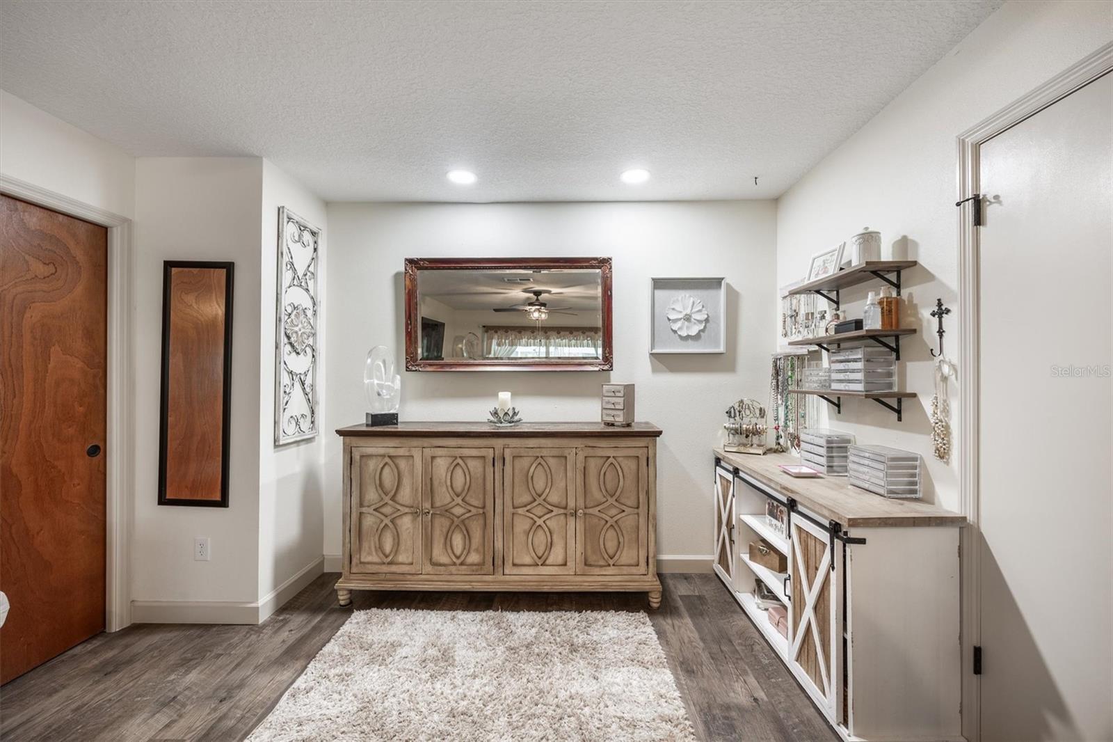 Listing photo id 19 for 1534 Frontier Drive