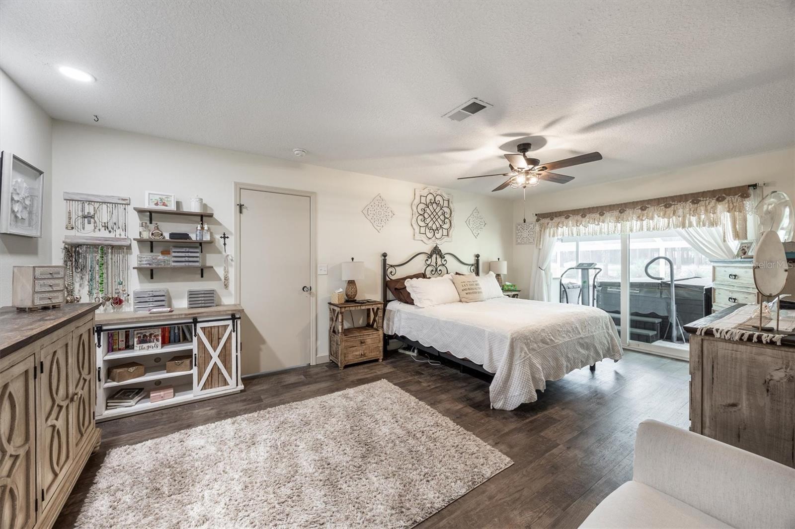 Listing photo id 21 for 1534 Frontier Drive