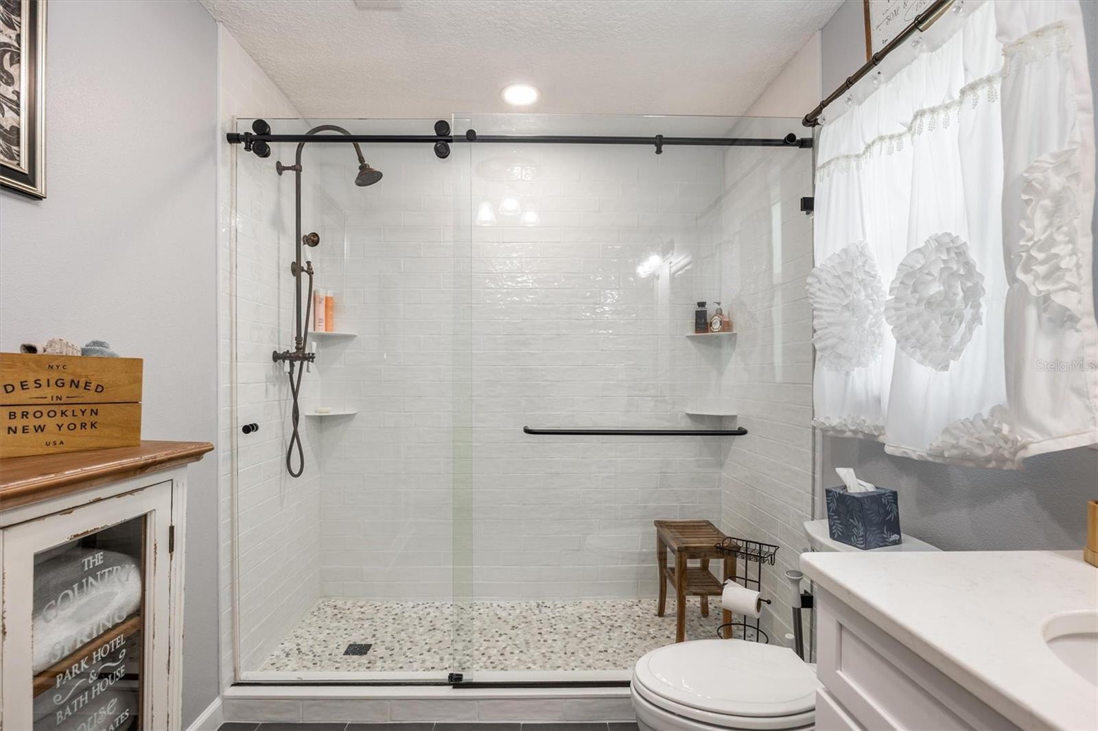 Listing photo id 23 for 1534 Frontier Drive