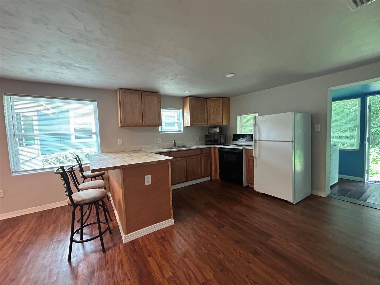 Image 4 of 19 For 1004 7th Avenue